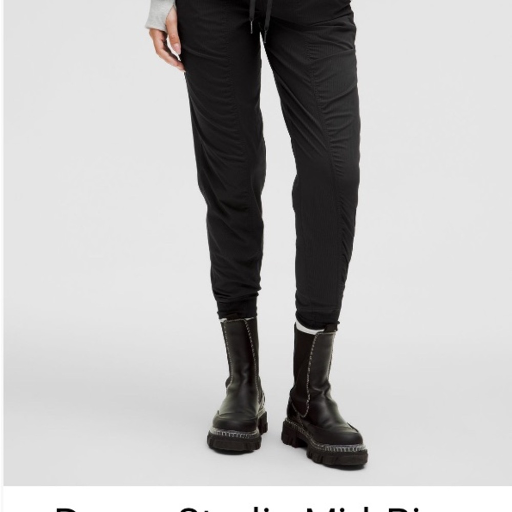 Lululemon women’s dance Black Jogger Pants